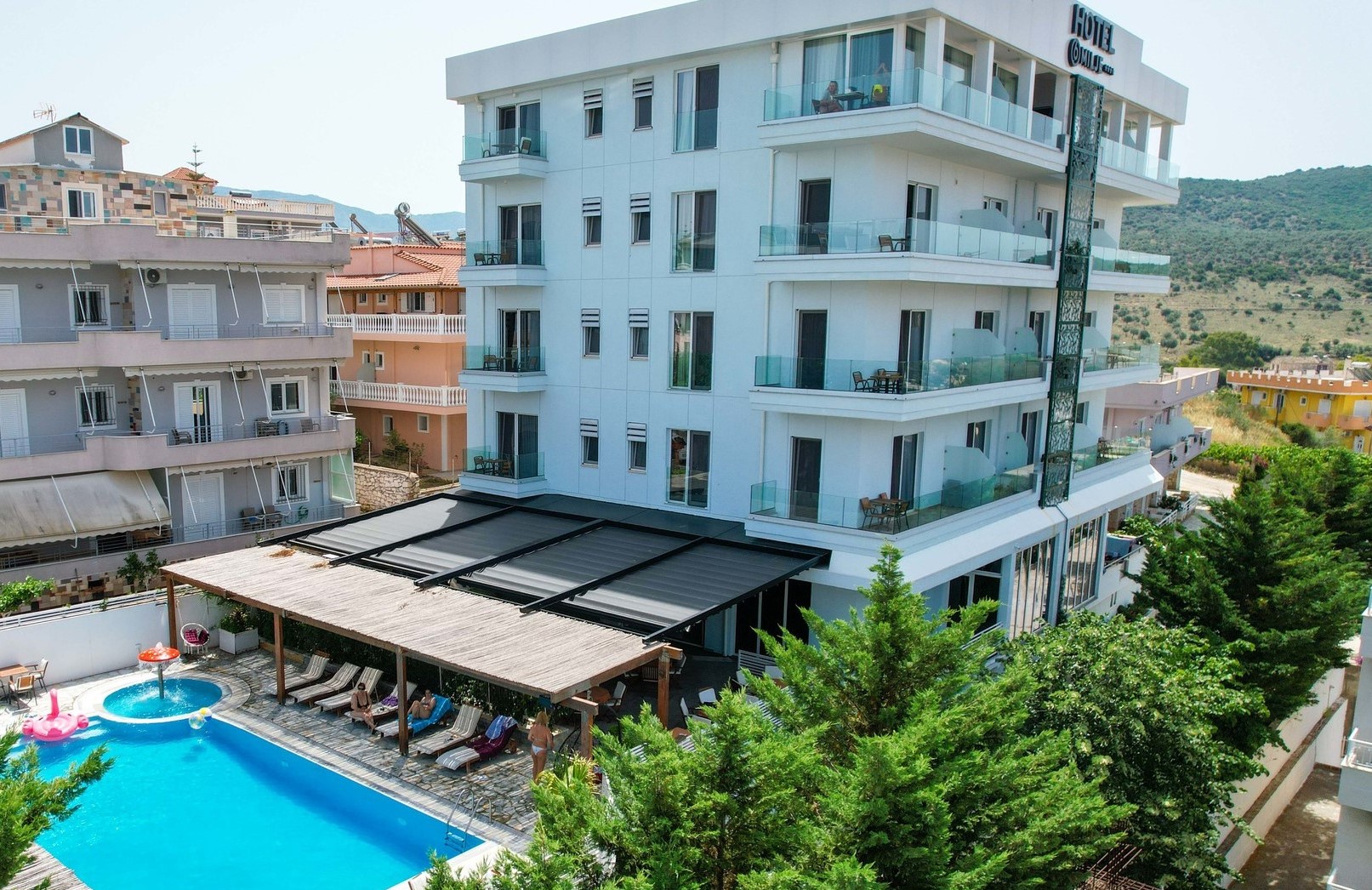 6 Milje Hotel exterior