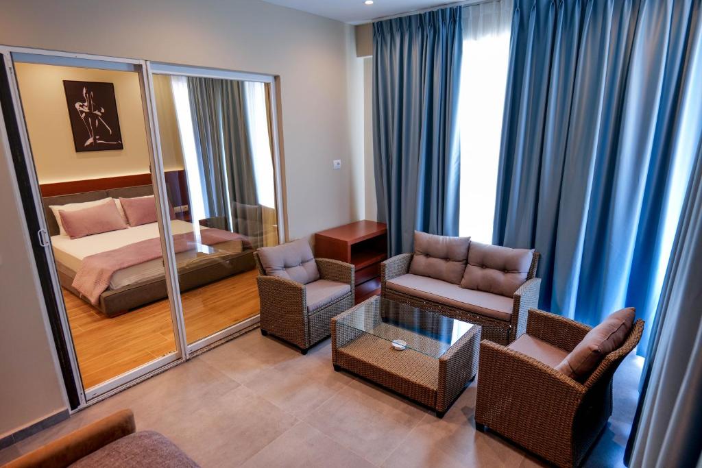 Queen Suite at 6 Milje Hotel