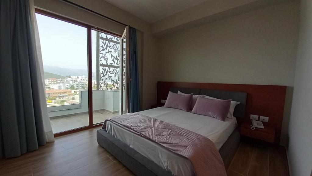 Double Room with City View at 6 Milje Hotel